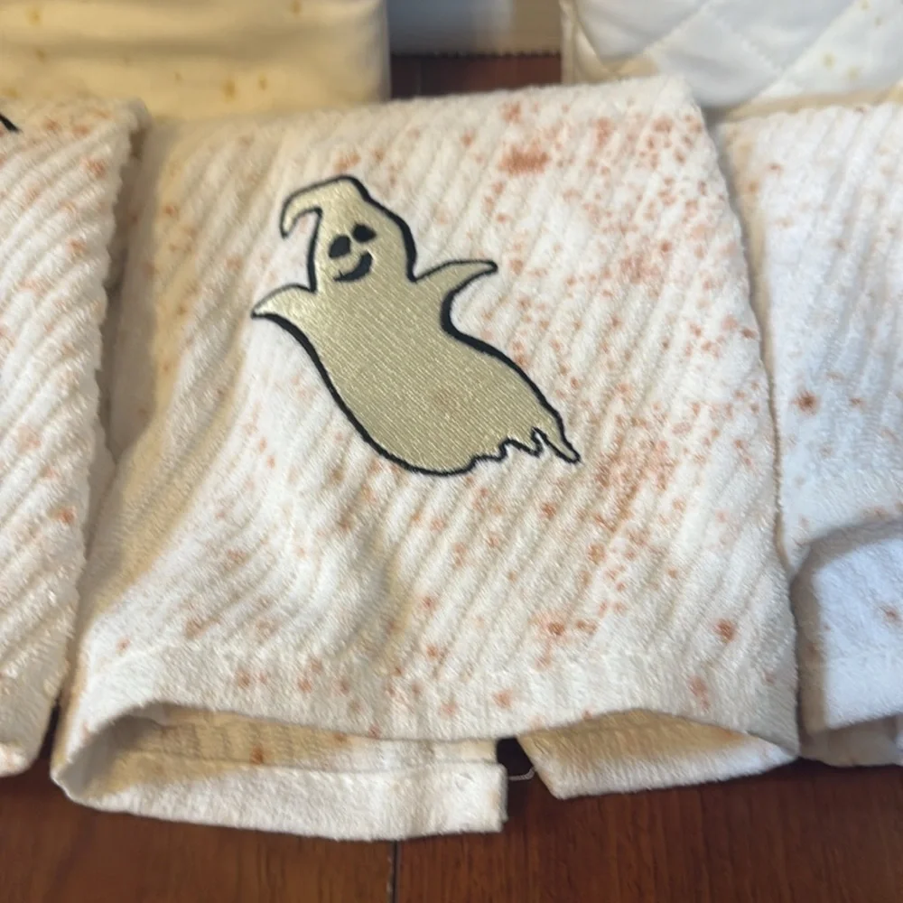 Halloween ghost pumpkin witch kitchen towels and oven mitts Linens & Things new